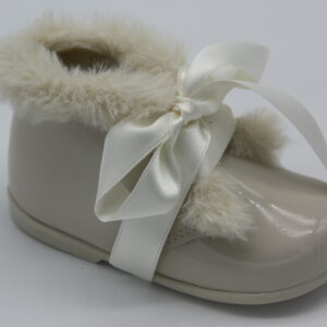 Bota Charol Cordón Detalle Pelo